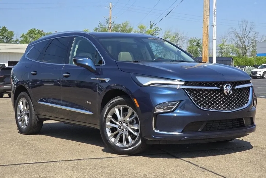 2023 Buick Enclave Avenir photo 1