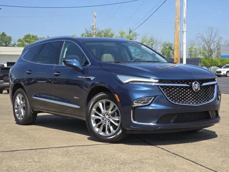 2023 Buick Enclave Avenir photo 1