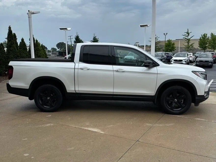 2021 Honda Ridgeline Black Edition photo 1
