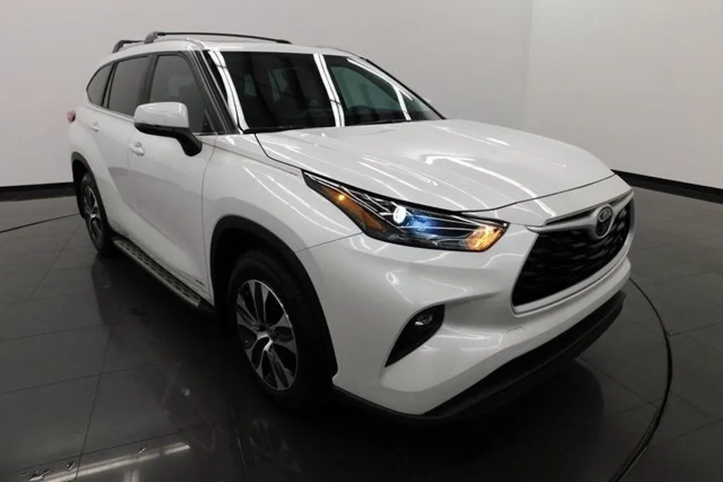 2025 Toyota Highlander Hybrid XLE photo 1