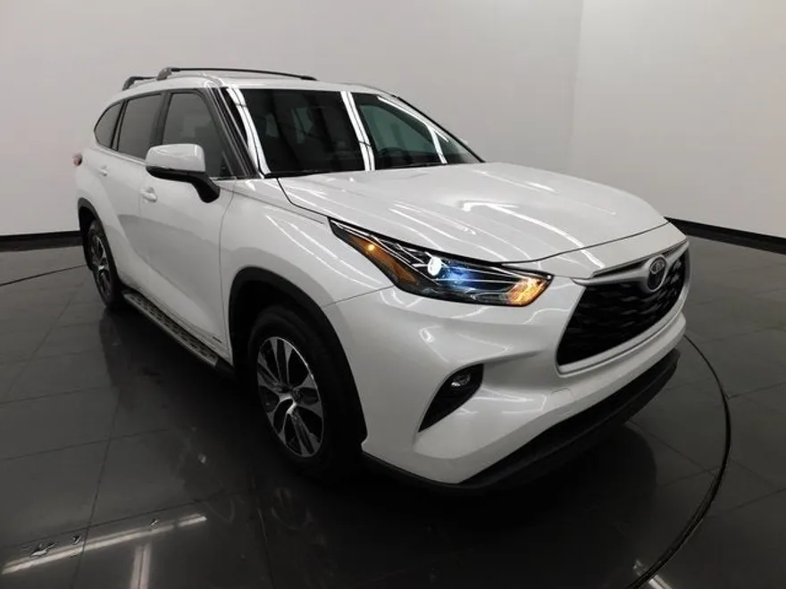 2025 Toyota Highlander Hybrid XLE photo 1