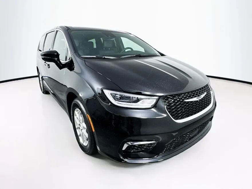 2025 Chrysler Pacifica photo 1