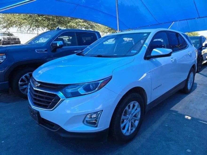 2020 Chevrolet Equinox LT photo 1