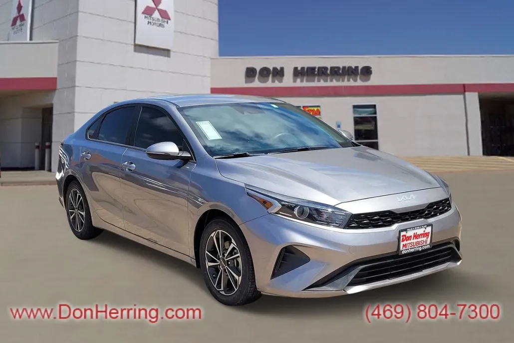 2023 Kia Forte LXS photo 1