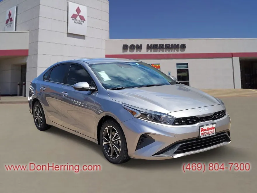 2023 Kia Forte LXS photo 1