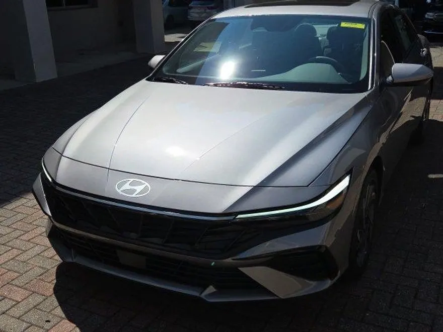 2025 Hyundai Elantra SEL Convenience photo 1