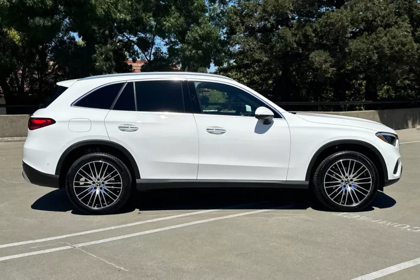 2026 Mercedes Benz GLC 300 4MATIC photo 1