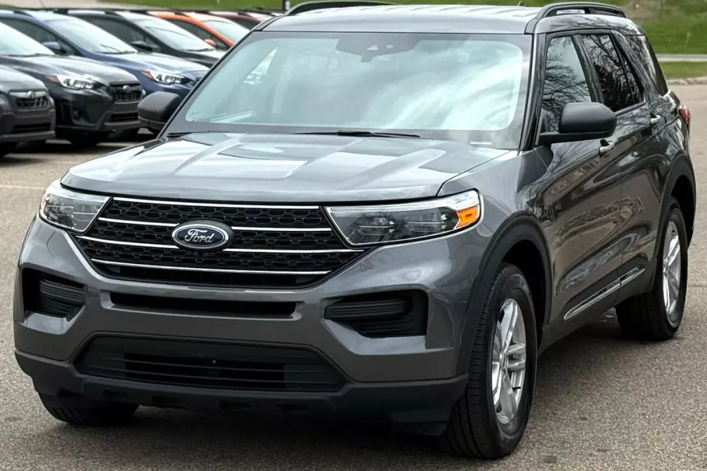 2022 Ford Explorer XLT photo 1