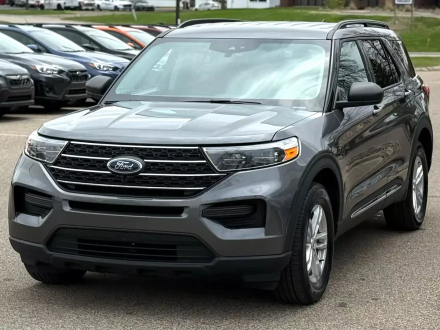 2022 Ford Explorer XLT photo 1