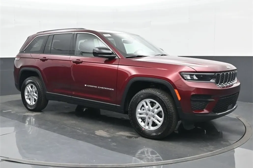 2024 Jeep Grand Cherokee Laredo photo 1