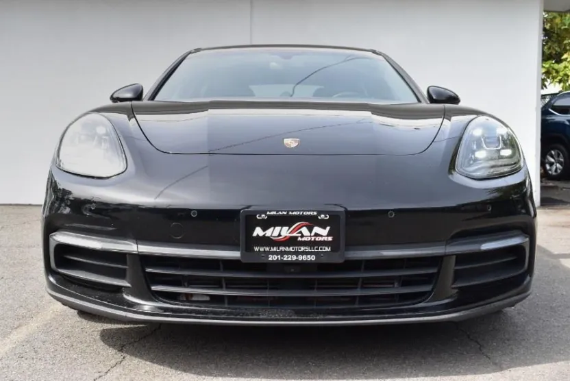 2019 Porsche Panamera 4 photo 1