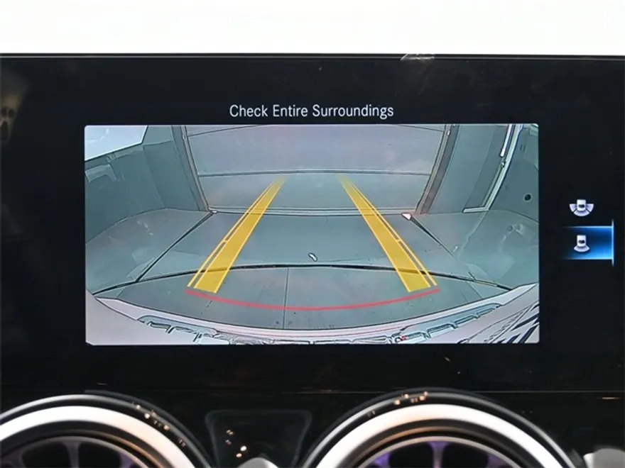 2022 Mercedes Benz GLB 250 photo 1
