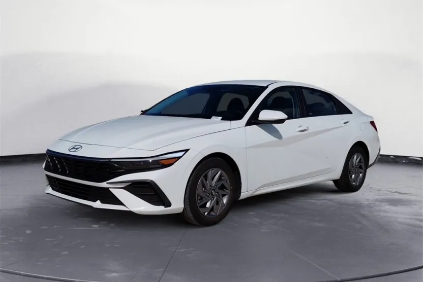 2024 Hyundai Elantra SEL photo 1