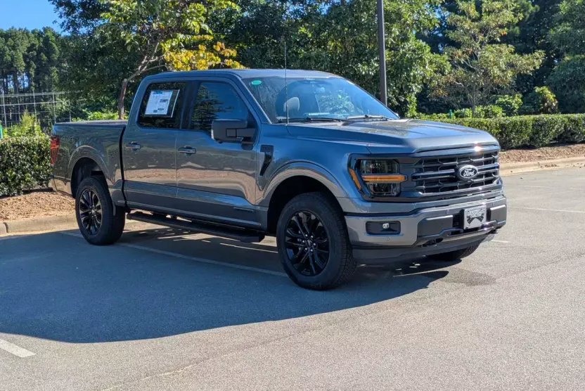 2025 Ford F-150 XLT photo 1