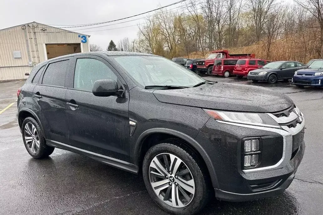 2020 Mitsubishi Outlander Sport ES photo 1