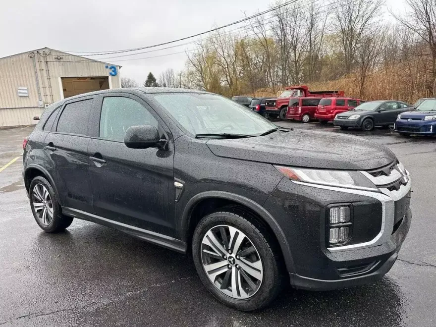 2020 Mitsubishi Outlander Sport ES photo 1