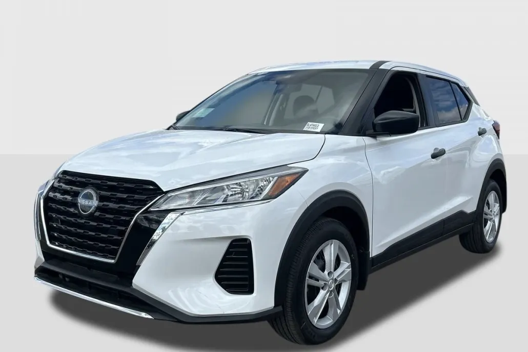 2025 Nissan Kicks Play S photo 1