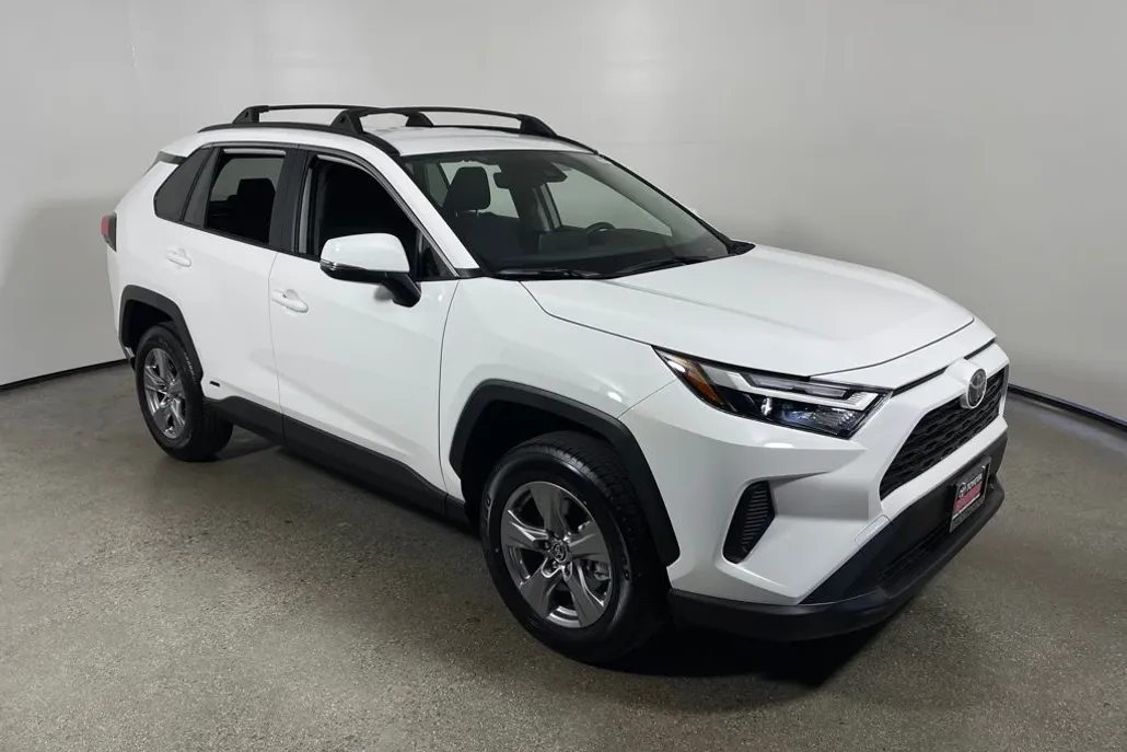 2025 Toyota RAV4 Hybrid LE photo 1