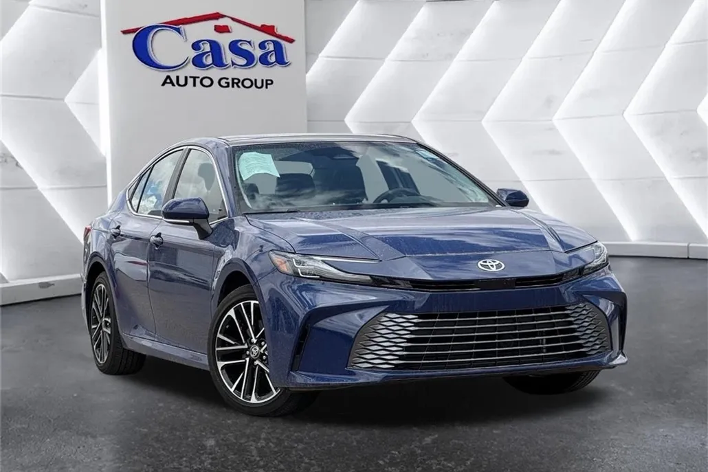 2025 Toyota Camry XLE photo 1