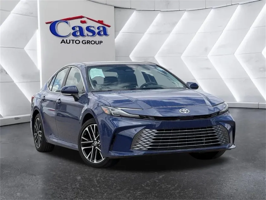 2025 Toyota Camry XLE photo 1