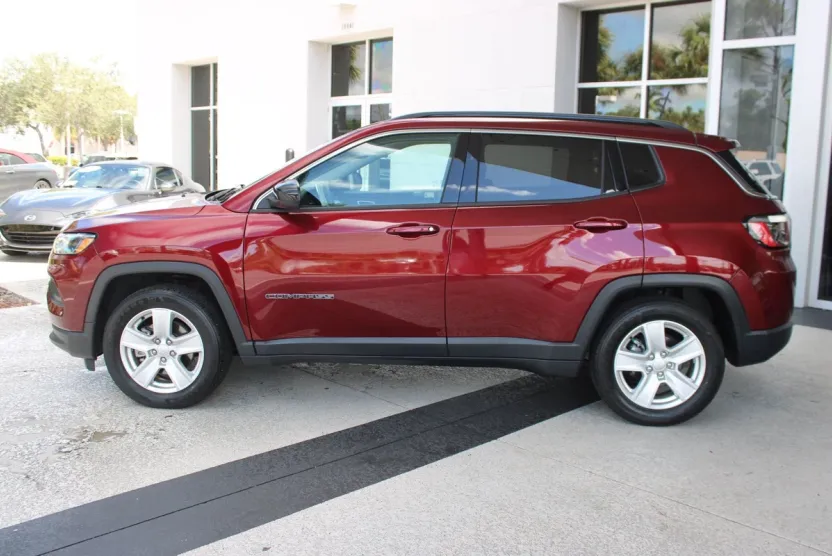 2022 Jeep Compass Latitude photo 1