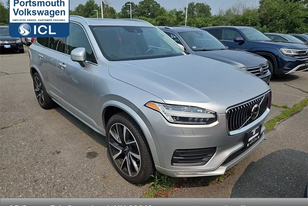 2022 Volvo XC90 T6 AWD Momentum photo 1