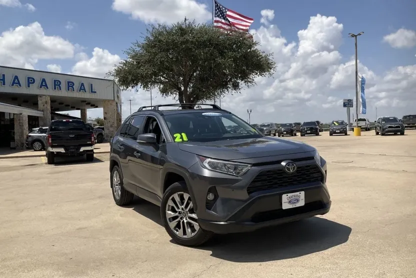 2021 Toyota RAV4 XLE Premium photo 1