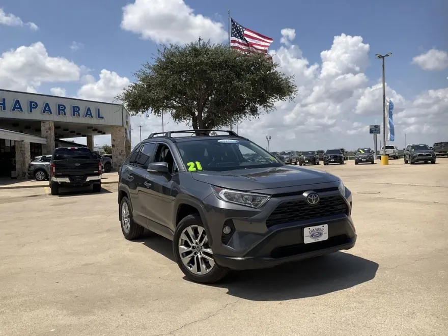 2021 Toyota RAV4 XLE Premium photo 1