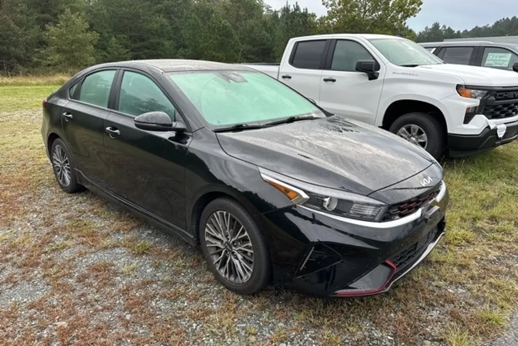 2024 Kia Forte GT-Line photo 1