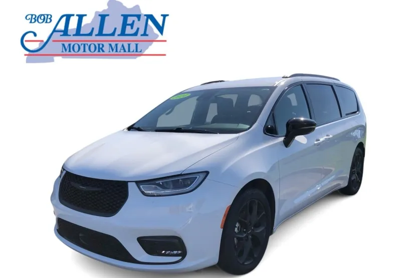 2024 Chrysler Pacifica Touring L photo 1