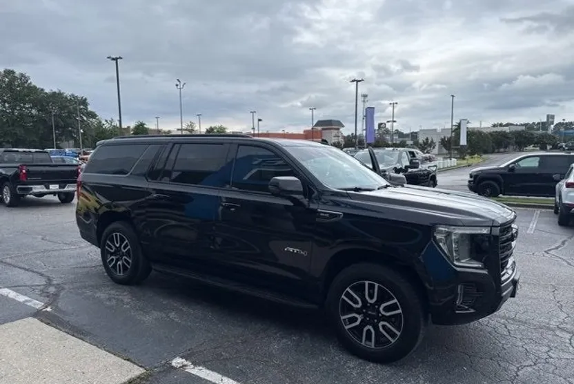 2021 Gmc Yukon XL AT4 photo 1