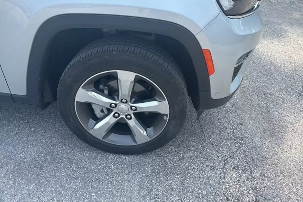 2022 Jeep Grand Cherokee Limited photo 1