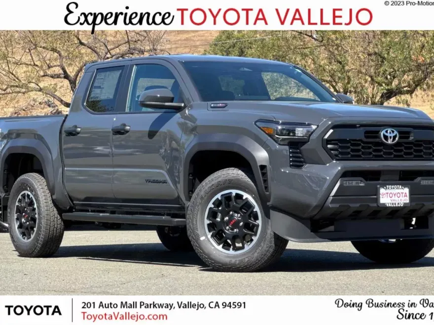 2025 Toyota Tacoma TRD Off-Road photo 1