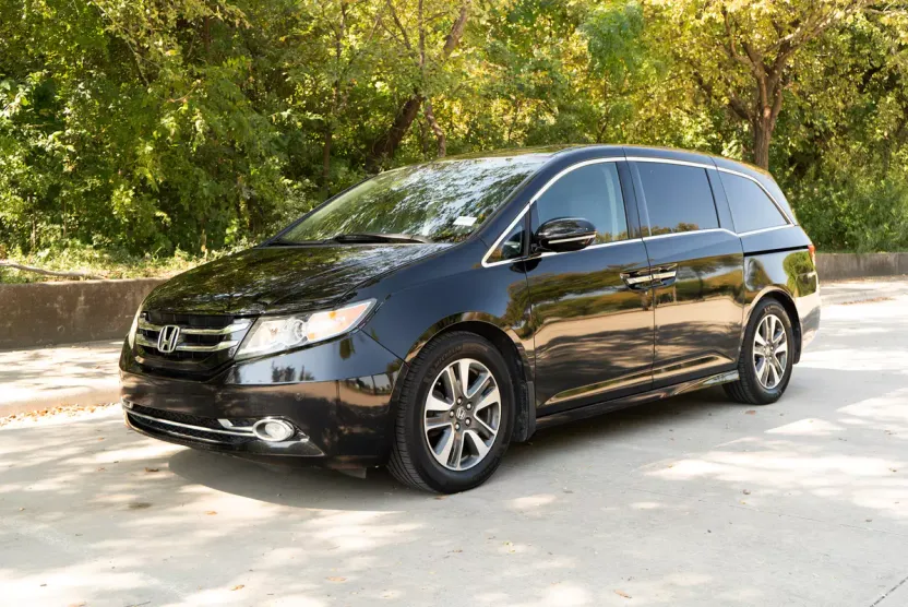 2015 Honda Odyssey Touring photo 1