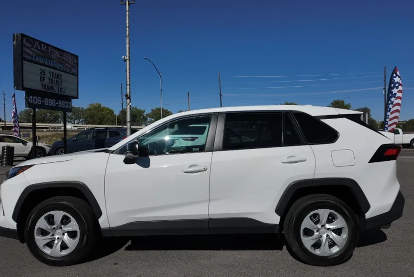 2024 Toyota RAV4 LE photo 1