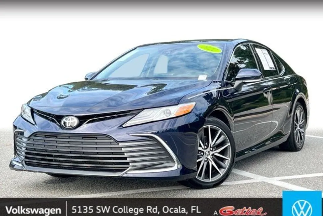 2022 Toyota Camry XLE photo 1