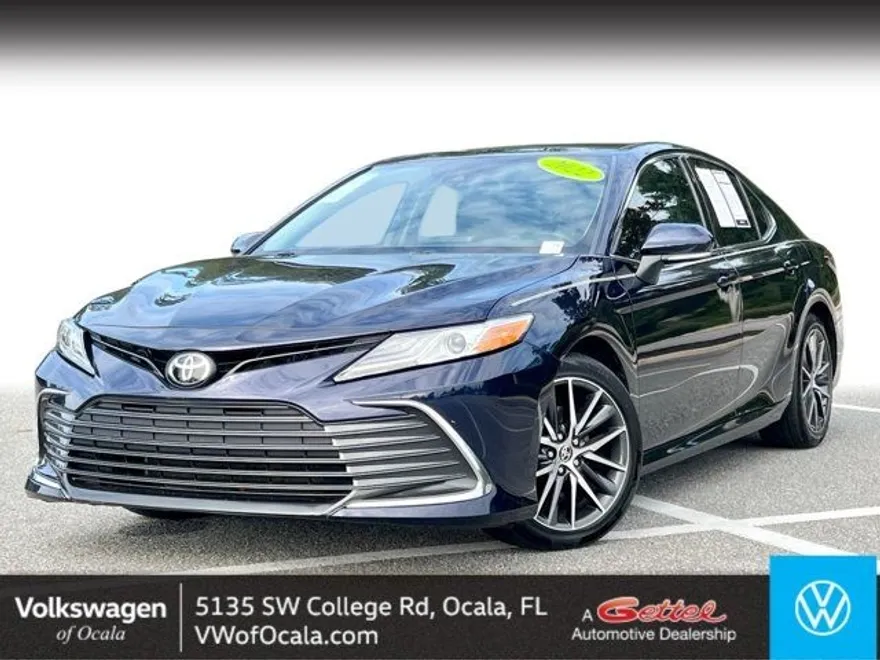 2022 Toyota Camry XLE photo 1