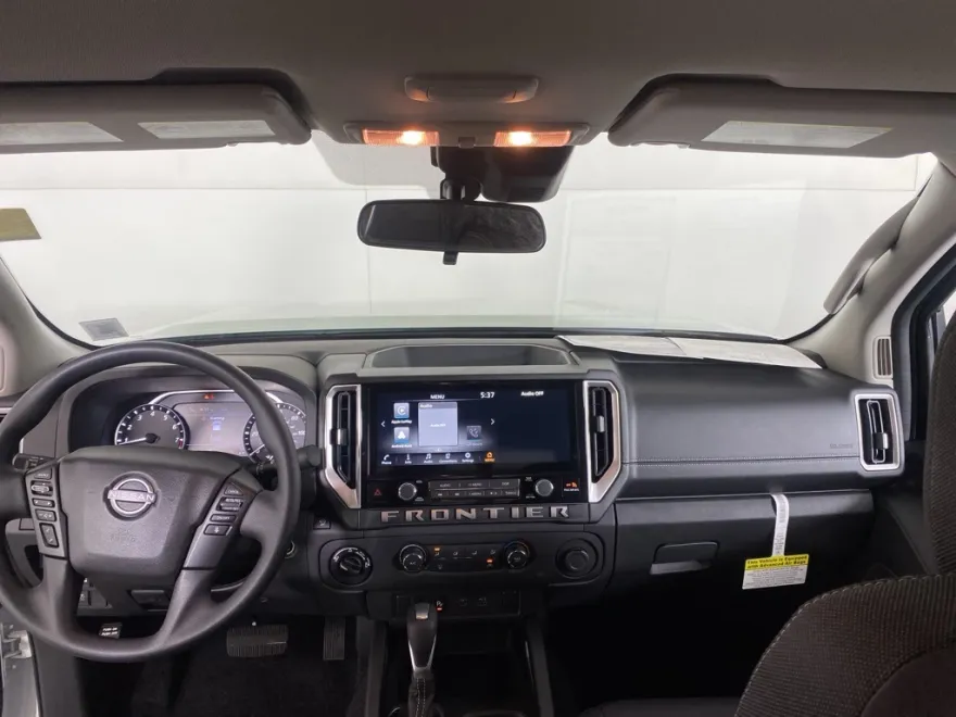 2025 Nissan Frontier SV photo 1