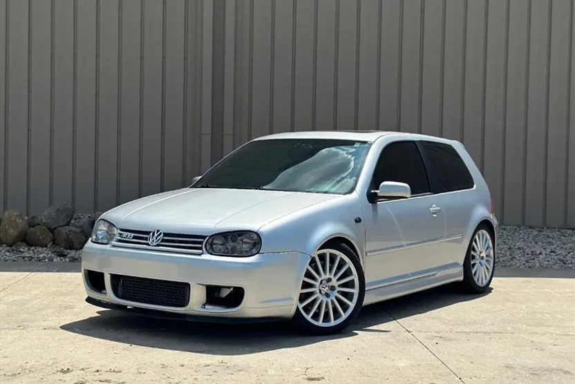2004 Volkswagen Golf R32 photo 1