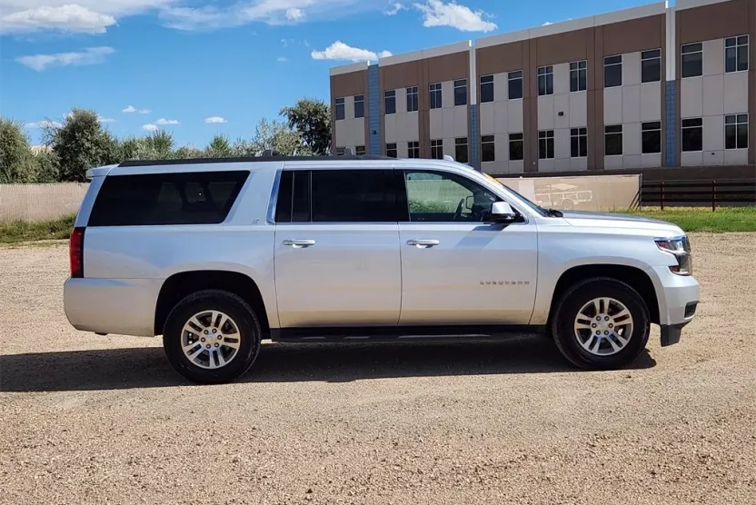 2019 Chevrolet Suburban LT photo 1