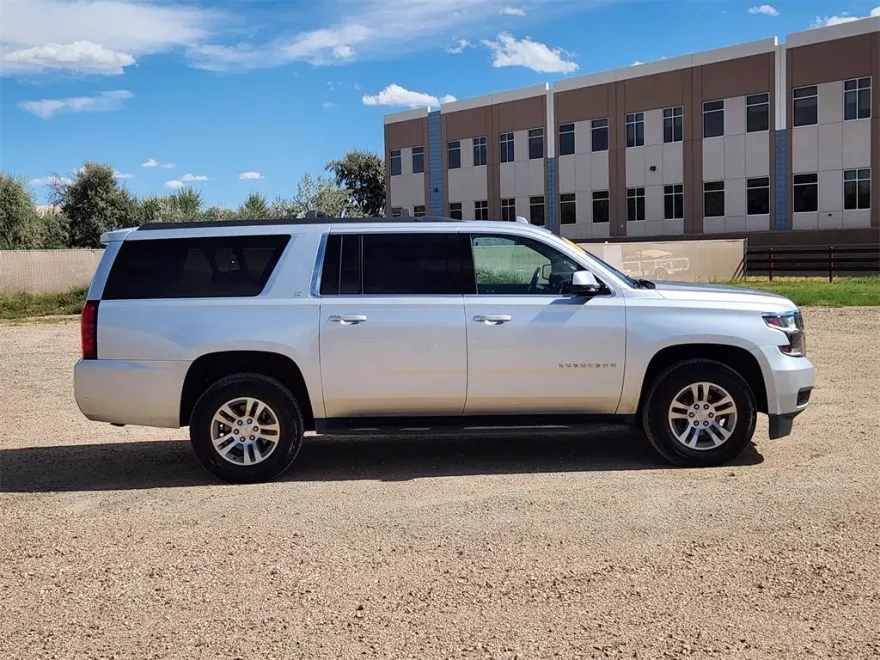 2019 Chevrolet Suburban LT photo 1