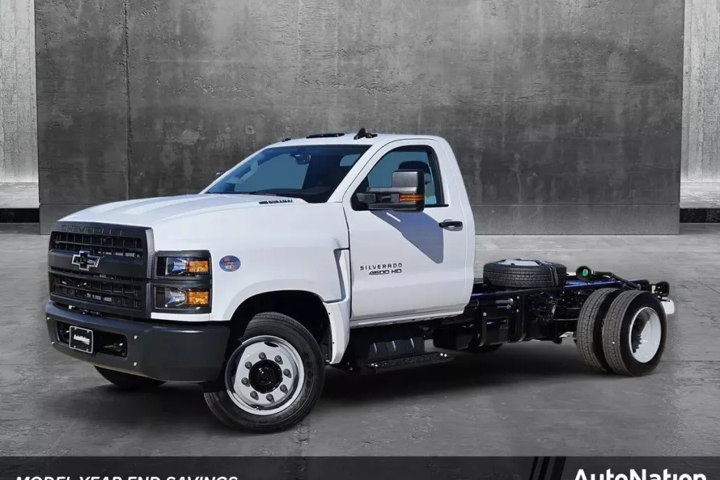 2024 Chevrolet Silverado 4500HD LT photo 1