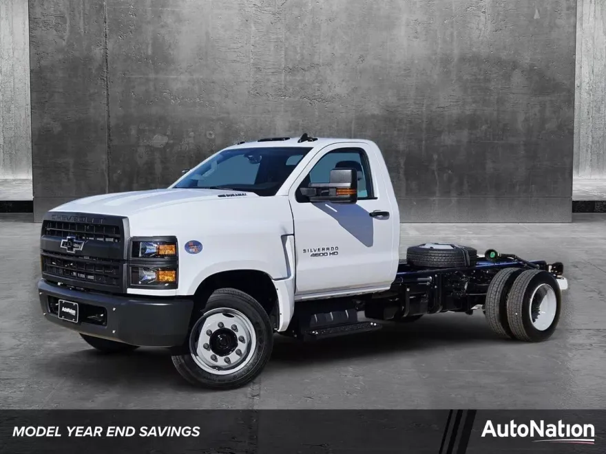 2024 Chevrolet Silverado 4500HD LT photo 1