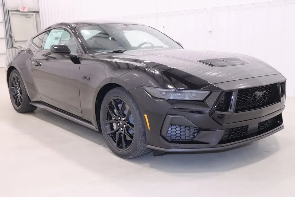 2025 Ford Mustang GT photo 1