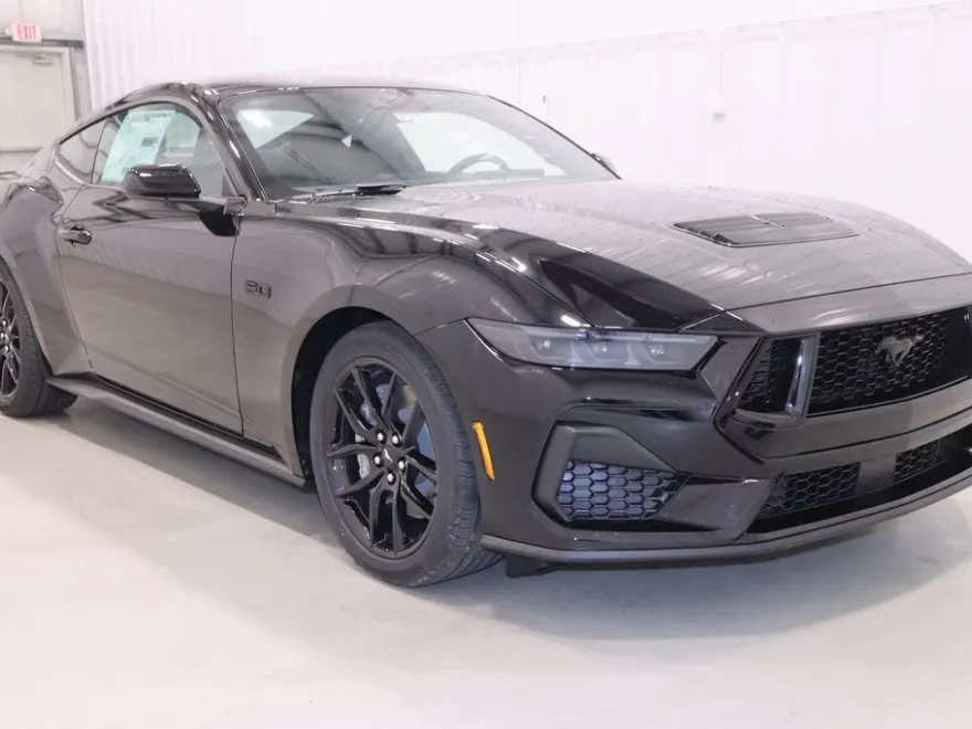 2025 Ford Mustang GT photo 1