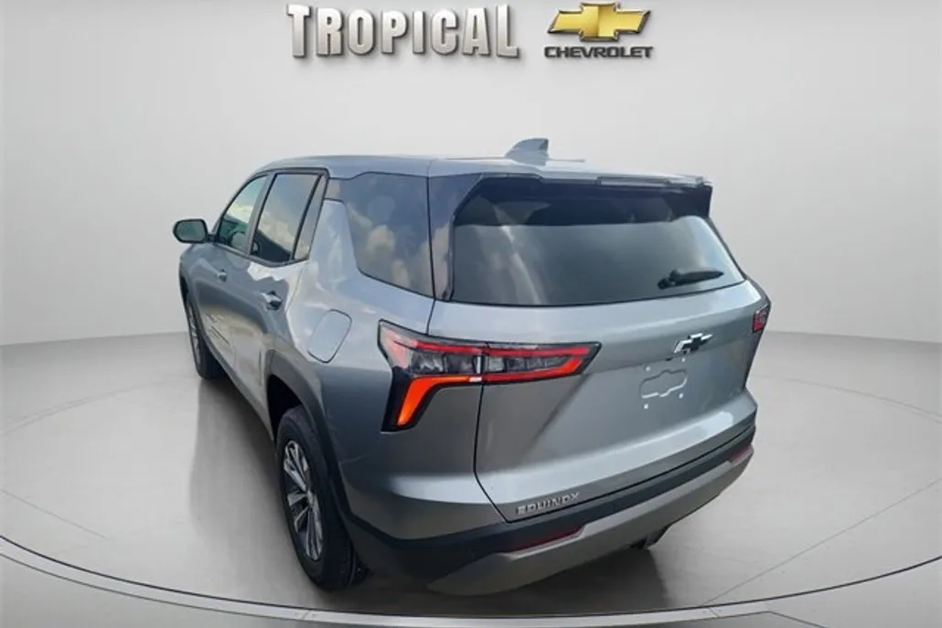 2026 Chevrolet Equinox LT photo 1