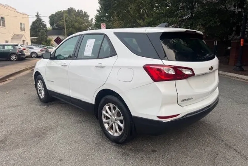 2018 Chevrolet Equinox LS photo 1