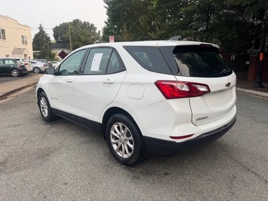 2018 Chevrolet Equinox LS photo 1
