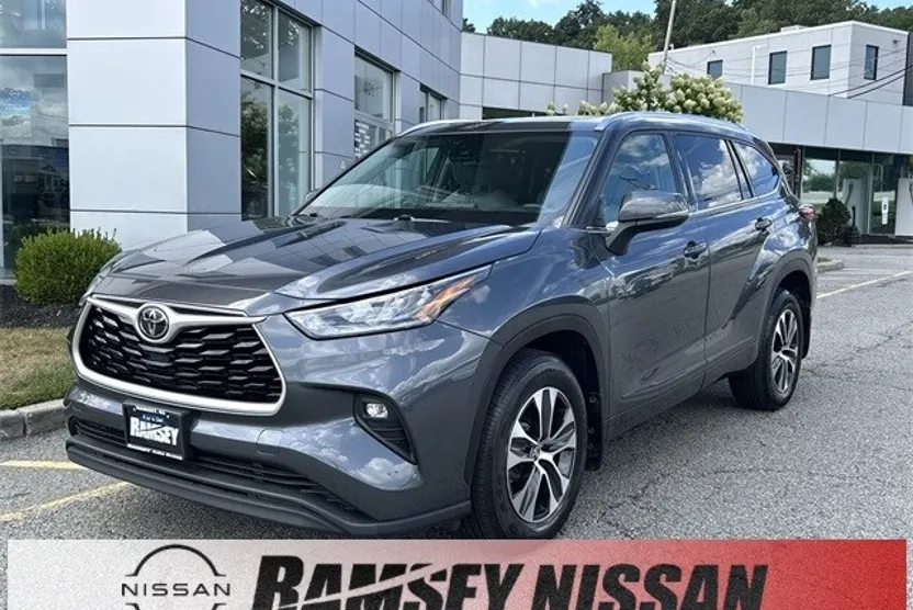 2020 Toyota Highlander XLE photo 1