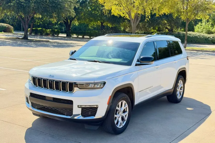 2022 Jeep Grand Cherokee Limited Sport photo 1